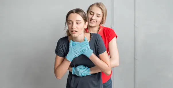 How-to-correctly-perform-the-heimlich-maneuver-post-img